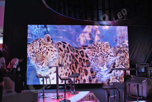 Flexible Large Indoor Full Color LED Display SMD 2020 Led Screen Pixel Pitch 3.84mm