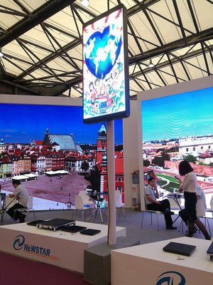 ความคมชัดสูงความสว่างสูง 4.8 มม. โฆษณากลางแจ้ง LED Display ขั้วโลก